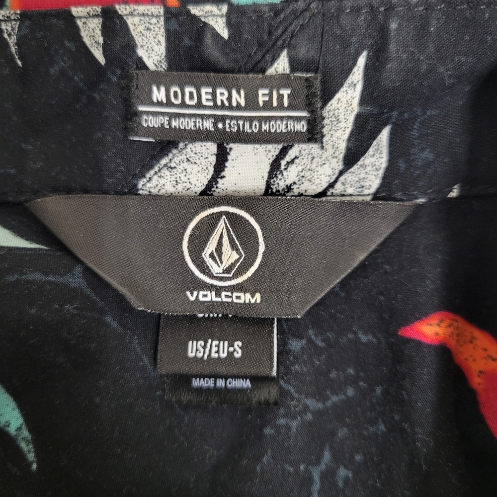 VOLCOM SHIRT FLORAL MODERN FIT VERANO STONE BLACK, SIZE SMALL - Picture 7 of 11